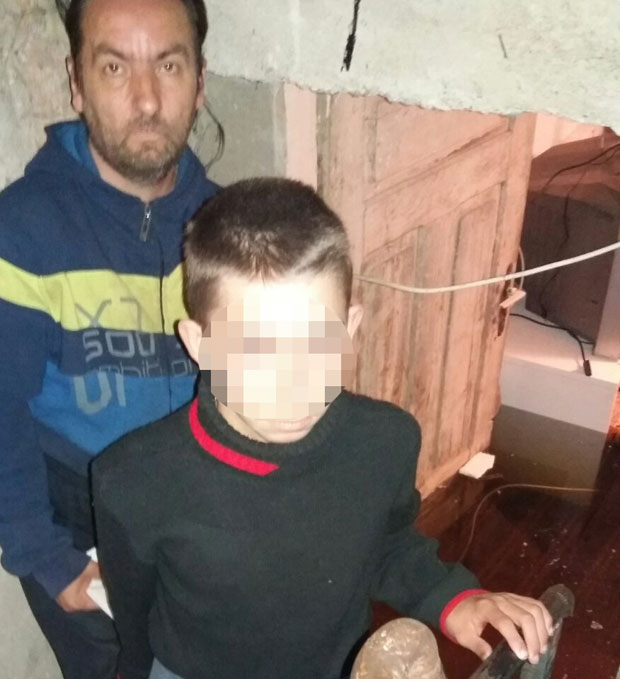 МОЛИМ ВАС ПОМОЗИТЕ, вода нам је у кући, достигла је метар и по, а ја МОРАМ СА ДЕТЕТОМ У БОЛНИЦУ: Апел ОЧАЈНОГ оца из Куршумлије